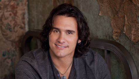Joe nichols - Joe Nichols has been a mainstay of country music for two decades, bridging the gap between the genre's old-school roots and contemporary era. He's a 21st century traditionalist — an artist who's ... 
